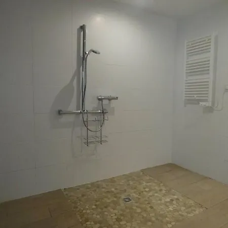 Pierre Blanche Le Calme A 5mn Du Centre *